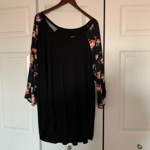 Torrid Floral Raglan Tee, Size 6